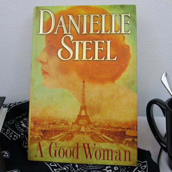 Set of 3 Hard Cover Danielle Steel Novels - Picture 3 of 13